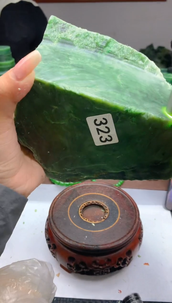 和田玉（碧玉）未镶嵌珠宝半成品1