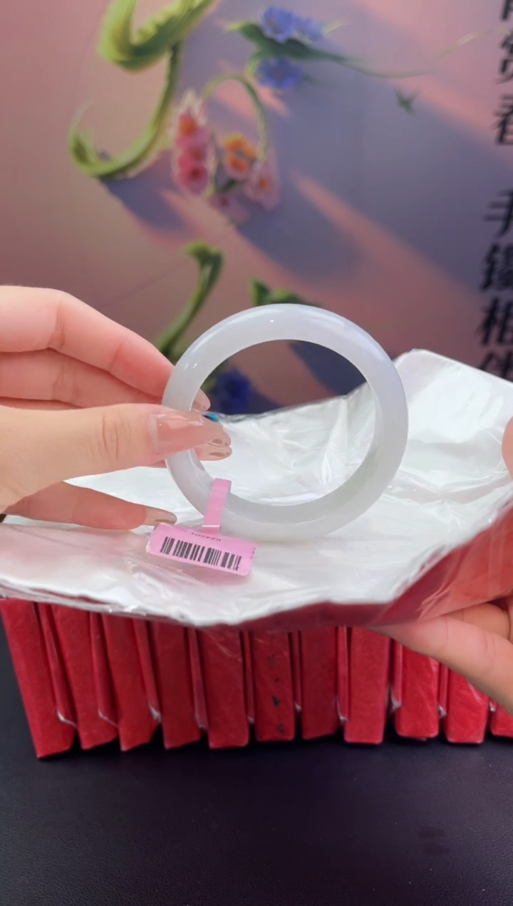 翡翠未镶嵌手镯翡翠手镯(微瑕）2