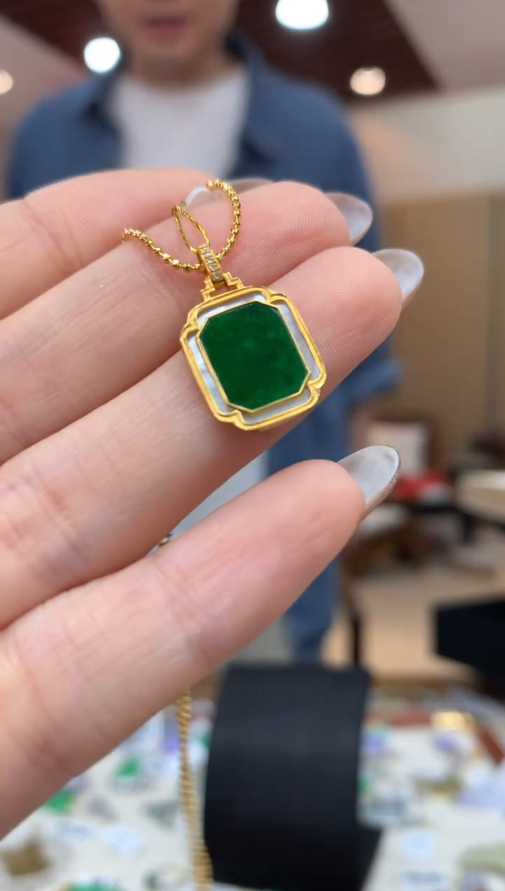 吊坠(不含链)18K金镶嵌翡翠无事牌