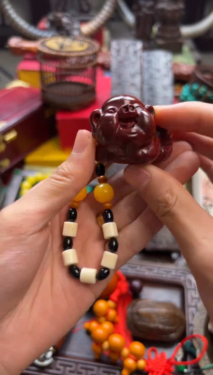 檀香紫檀（小叶紫檀）——————瓷———————福猪