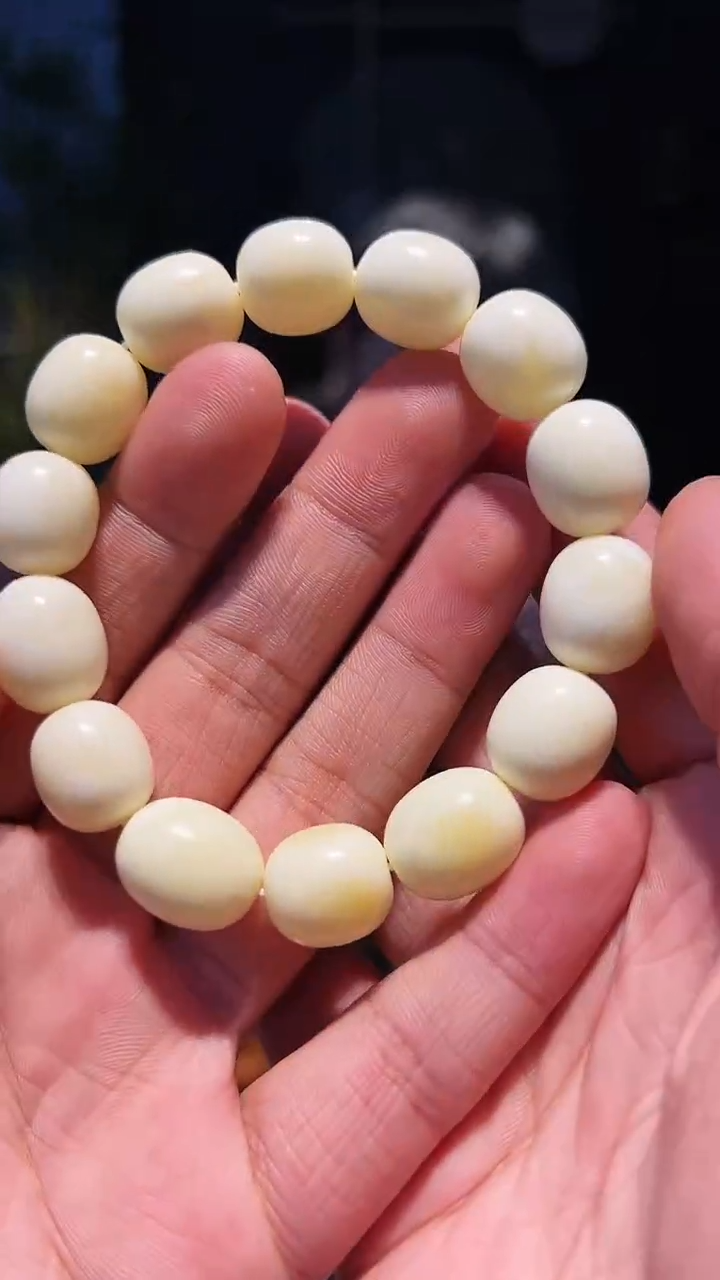 【闪购商品】蜜蜡手串未镶嵌14+(枣瓷白)