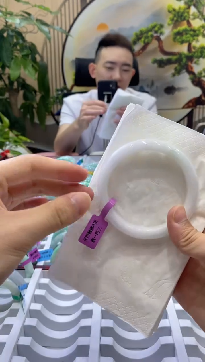 翡翠手镯未镶嵌138