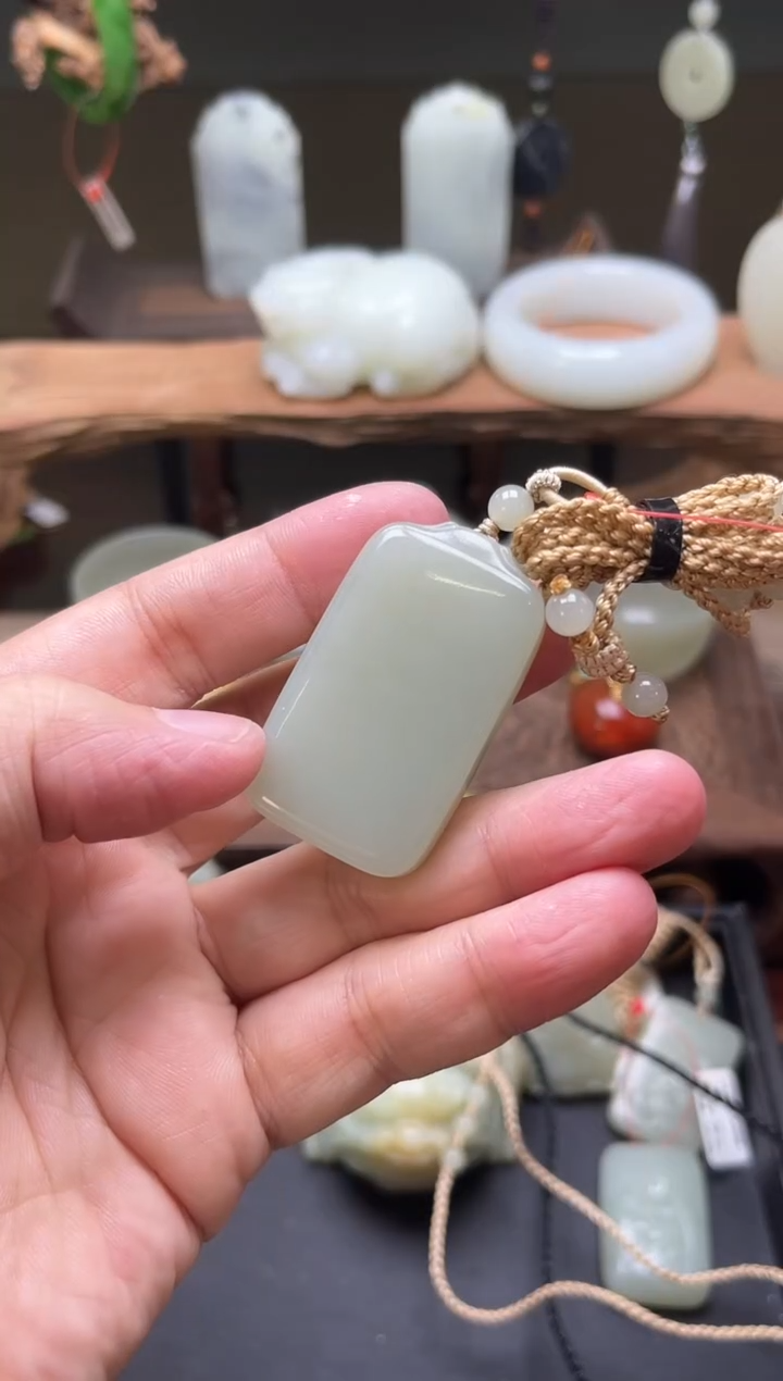 【闪购商品】和田玉吊坠未镶嵌且末迪克兰光面无事牌30469