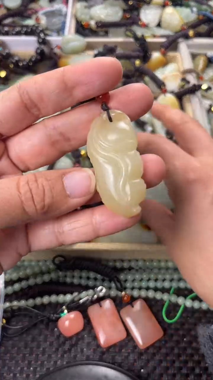 【闪购商品】和田玉颈饰未镶嵌多样性发货没有证书拍一发一有瑕