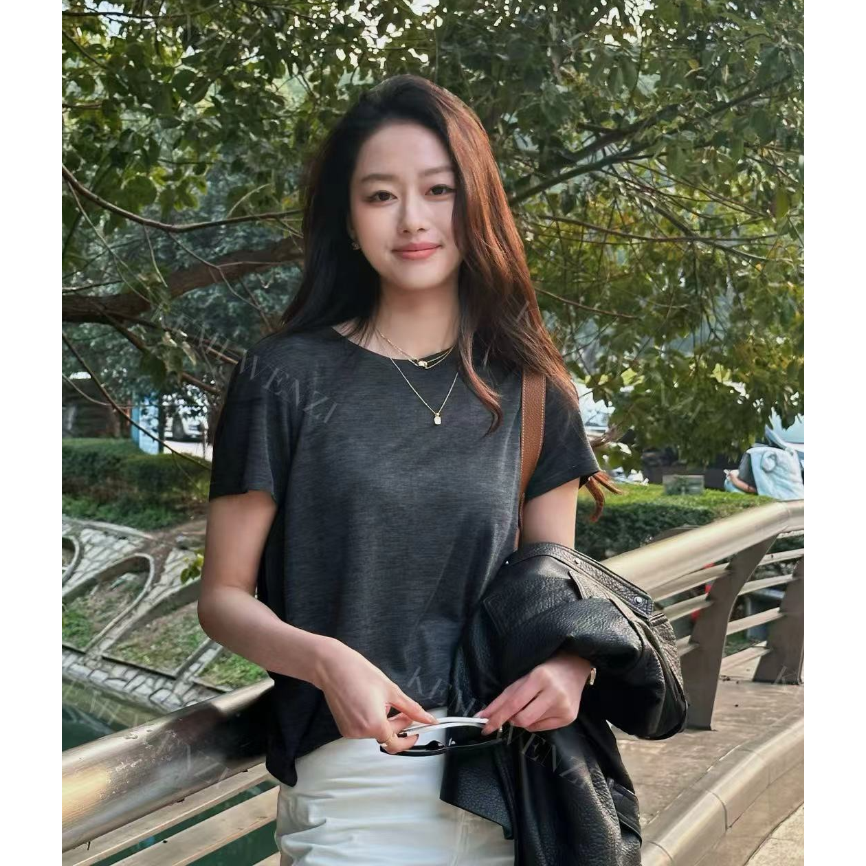 简约圆领短袖T恤