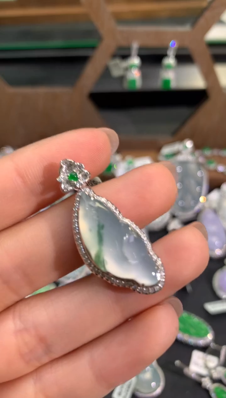 【闪购商品】翡翠吊坠(不含链)18K金镶嵌吊坠