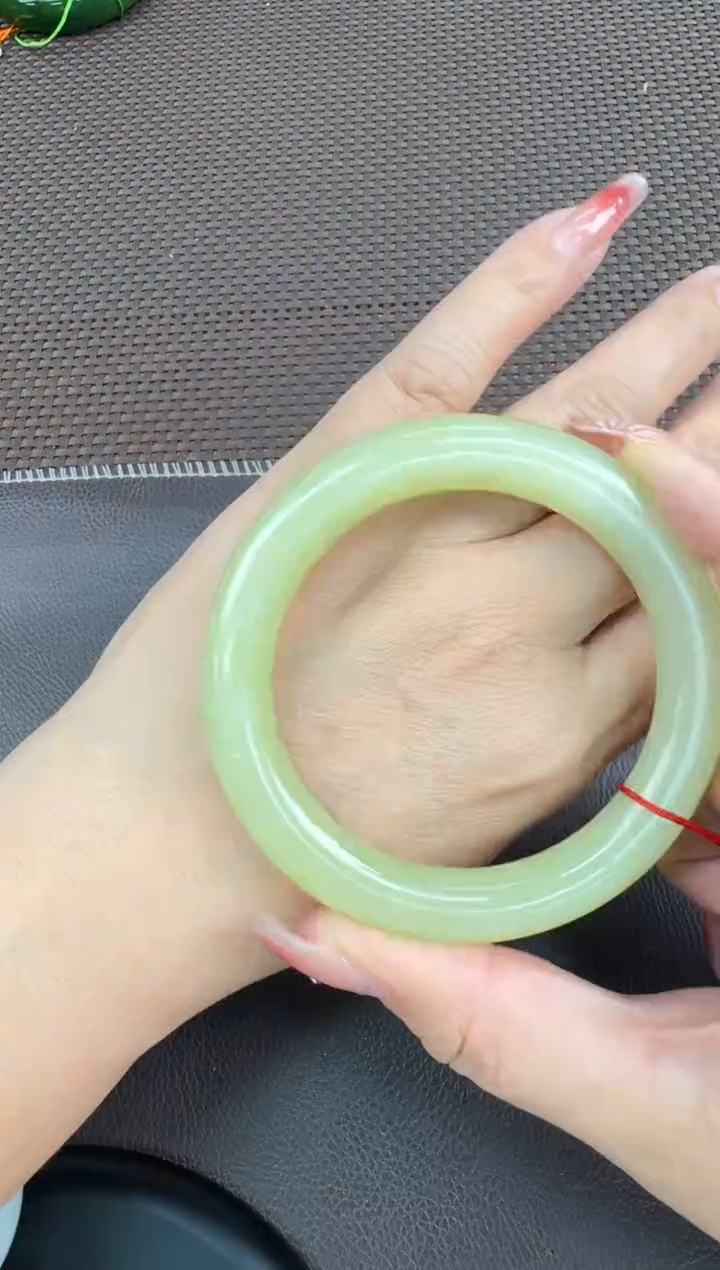 【闪购商品】和田玉手镯未镶嵌59