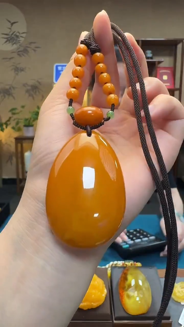 琥珀吊坠(不含链)未镶嵌天然保真蜜蜡水滴套装（送绳子）