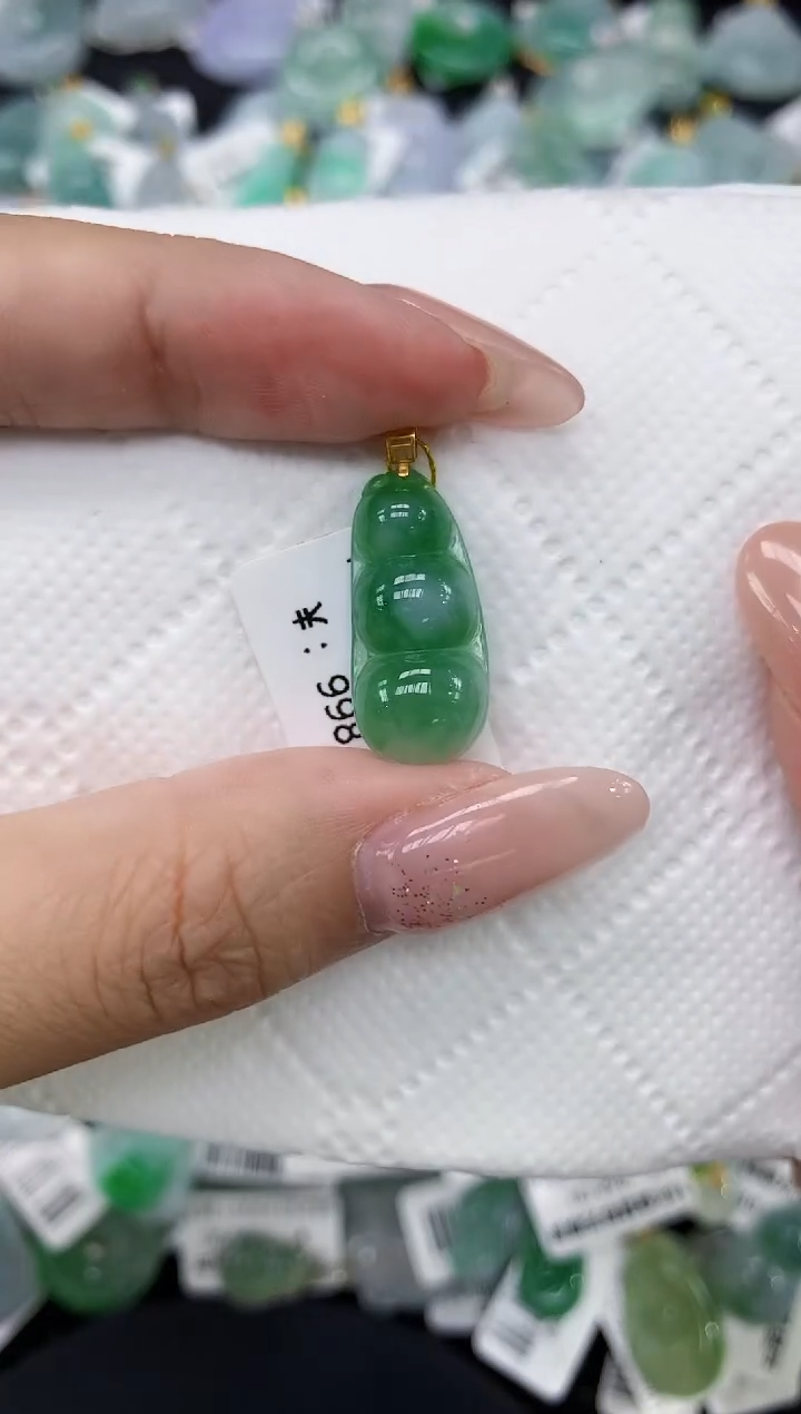 颈饰18K金镶嵌翡翠1111111111