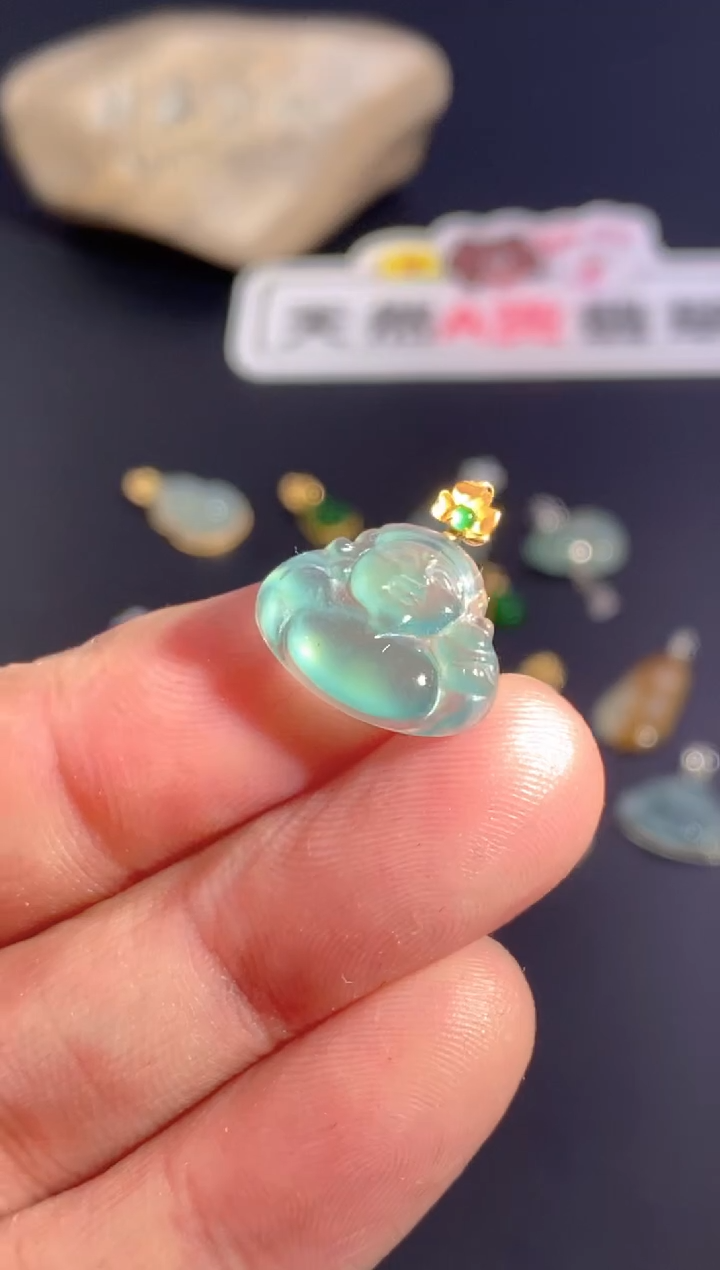 颈饰18K金镶嵌翡翠    