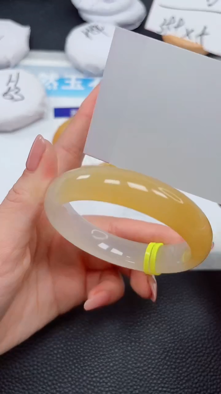 【闪购商品】石英质玉手镯未镶嵌574