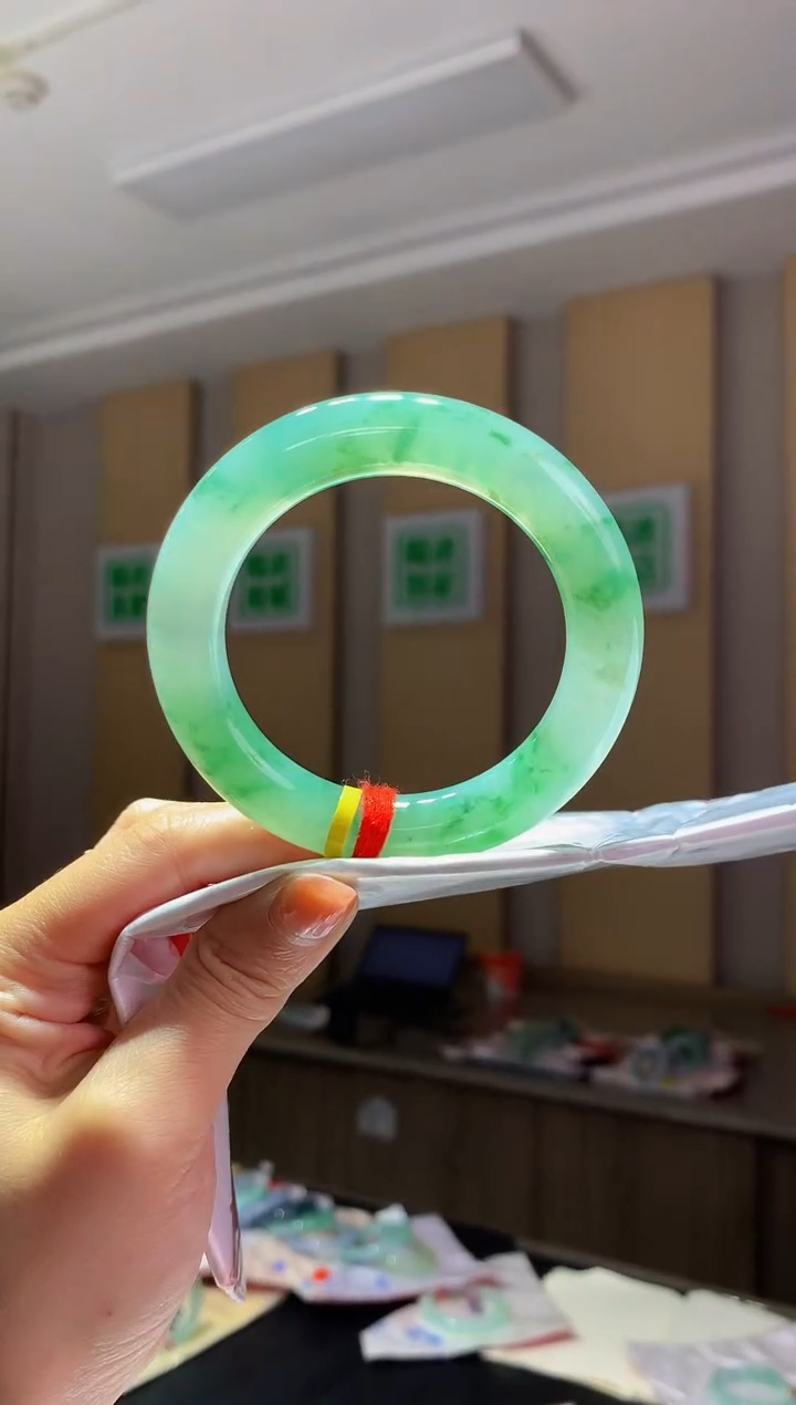 未镶嵌手镯翡翠- Q133圈口 53全款26万 定金2万