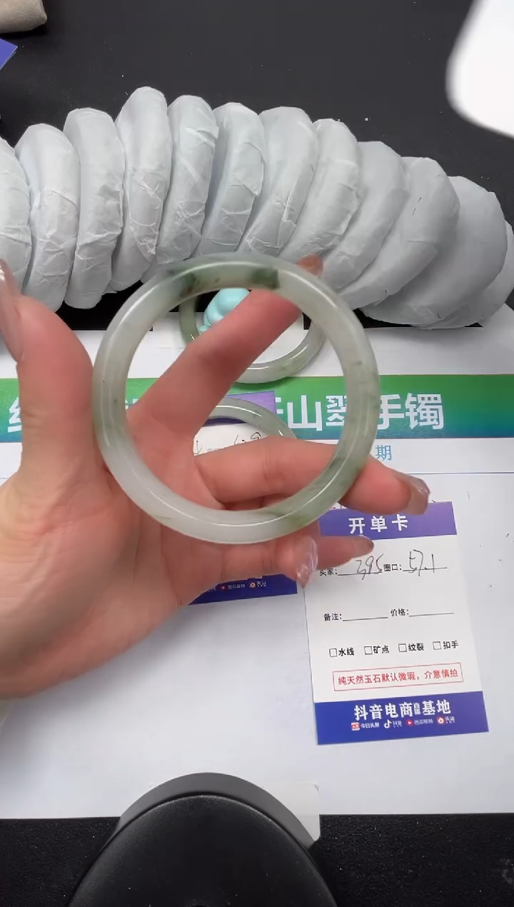 【闪购商品】石英质玉手镯未镶嵌385-57.1