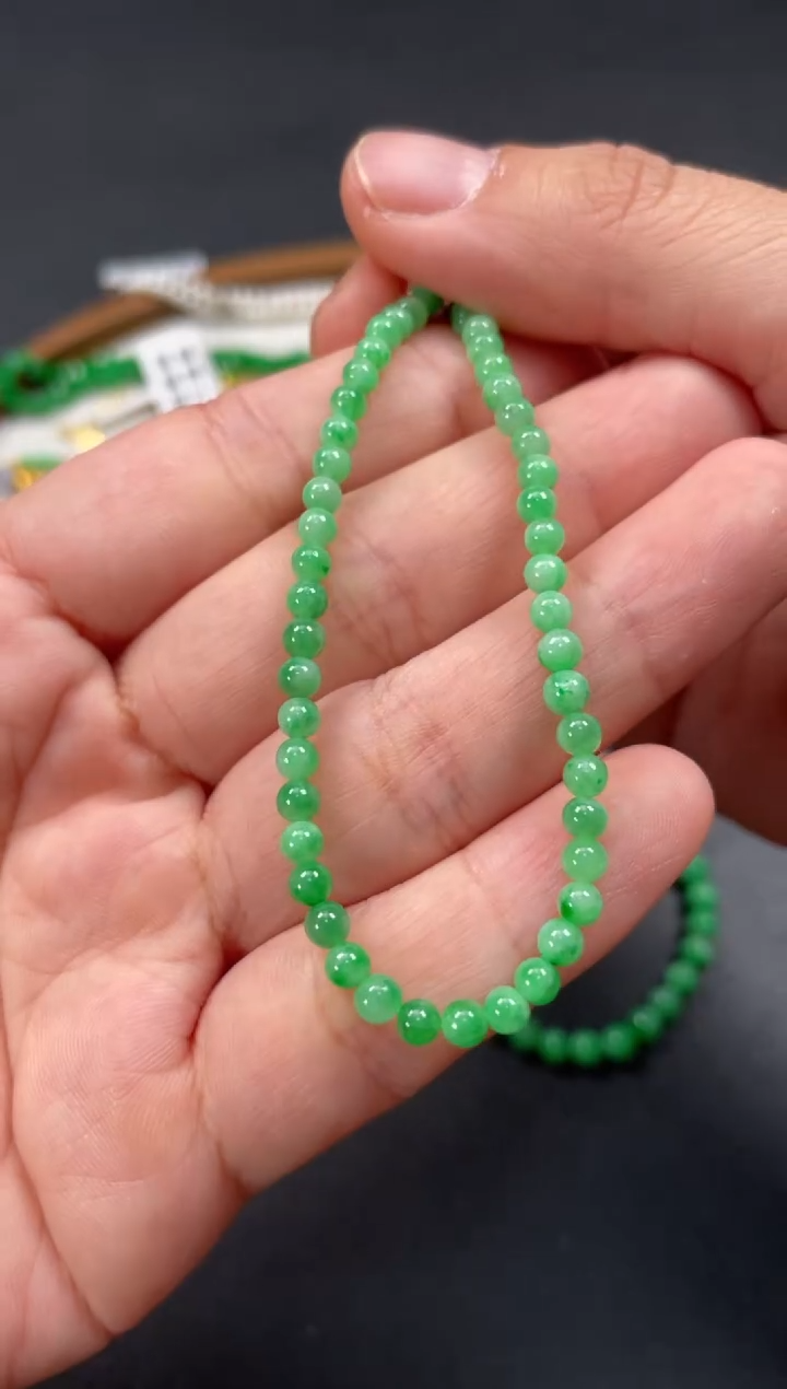 套链18K金镶嵌翡翠一条   P331