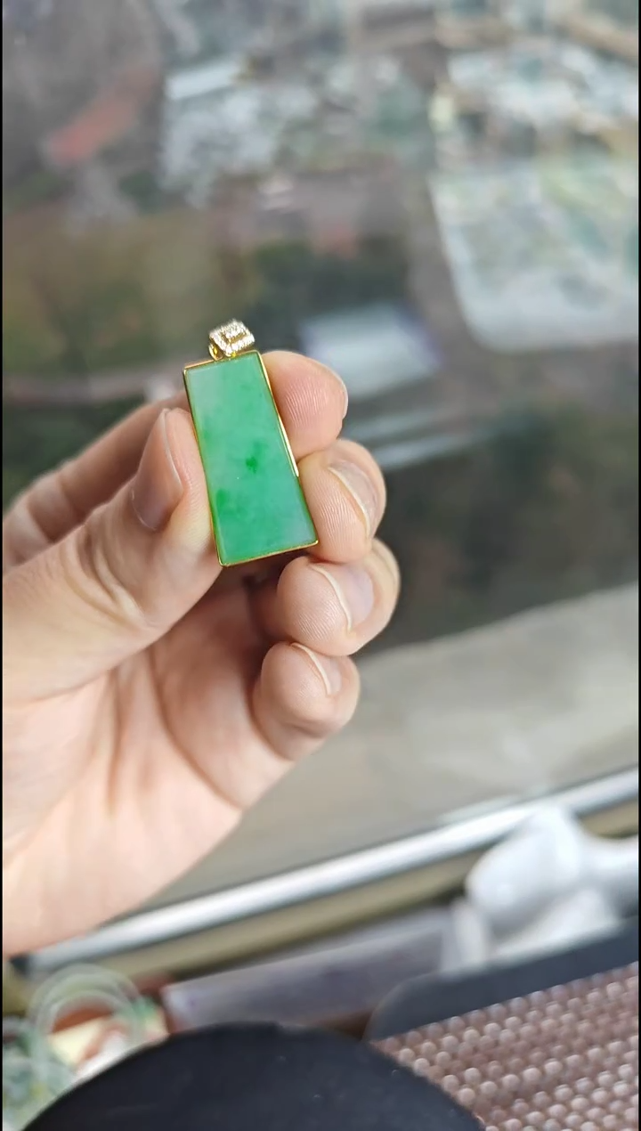 【闪购商品】翡翠颈饰18K金镶嵌翡翠颈饰18K金镶嵌