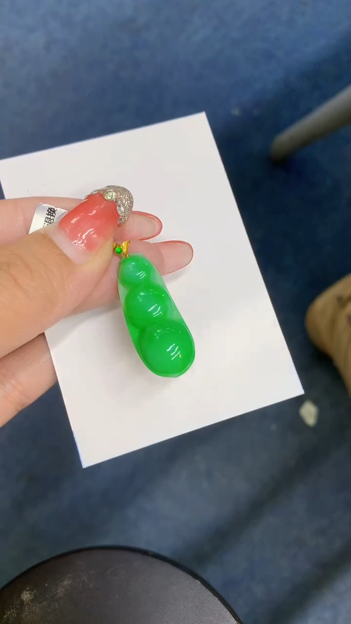 颈饰18K金镶嵌翡翠1