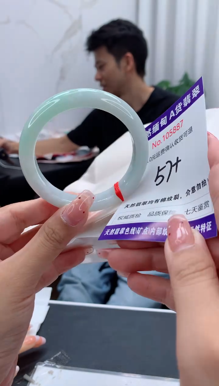 未镶嵌手镯翡翠有纹，完美者勿拍