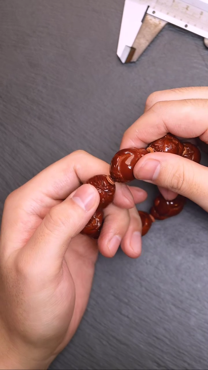 【闪购商品】橄榄核吊坠财神回血王月