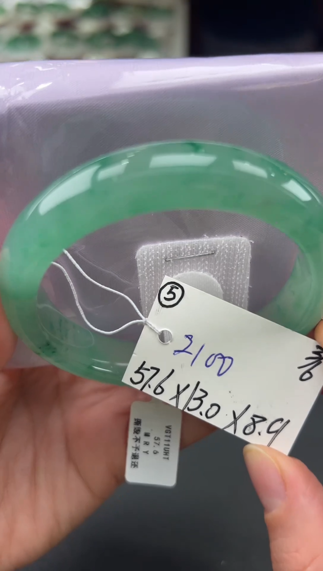 【闪购商品】石英质玉手镯未镶嵌非洲翠拍下联系小耳机看购买须知！