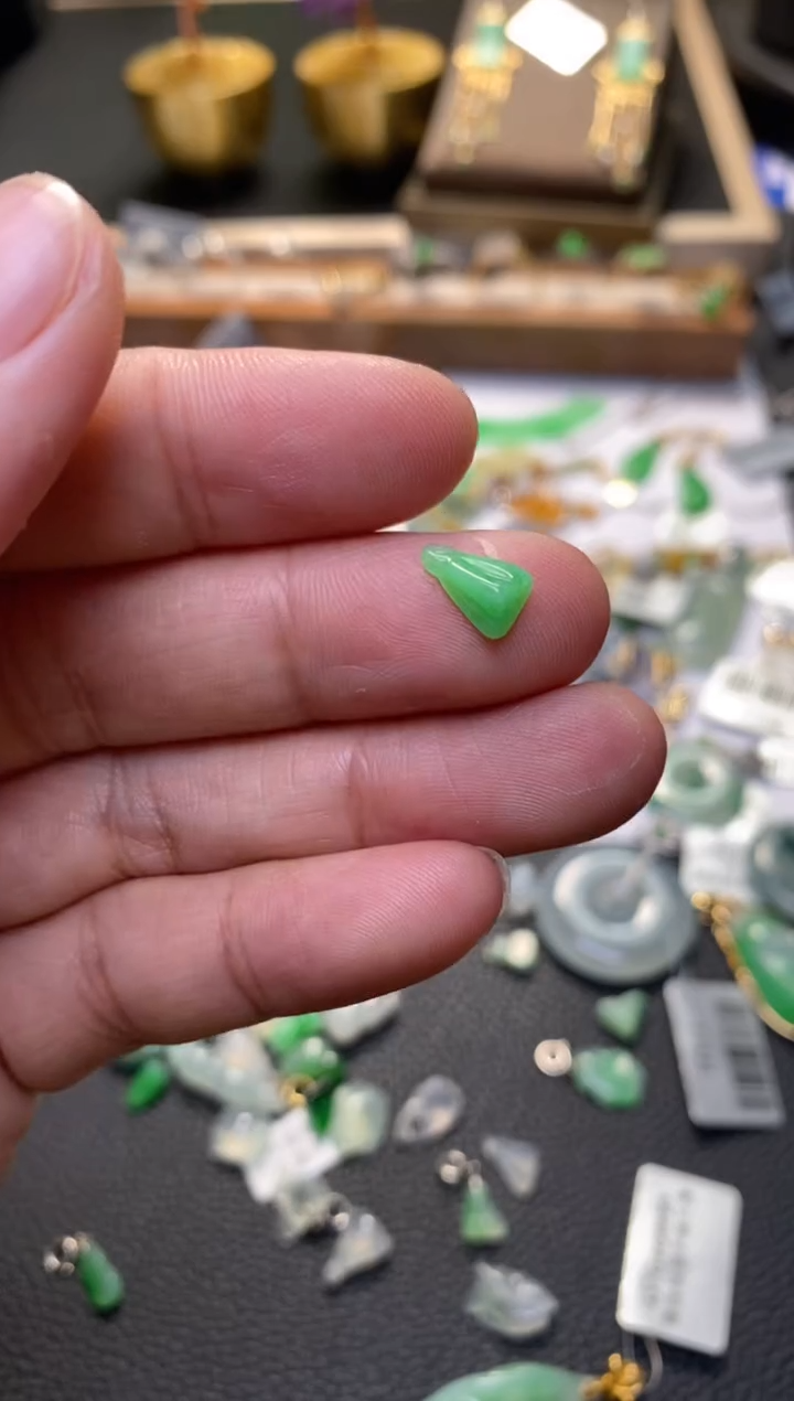 翡翠未镶嵌颈饰翡翠32819