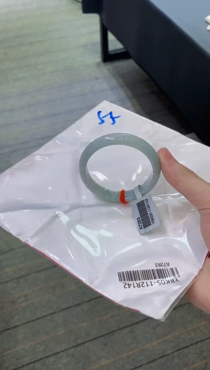 【闪购商品】翡翠手镯未镶嵌           