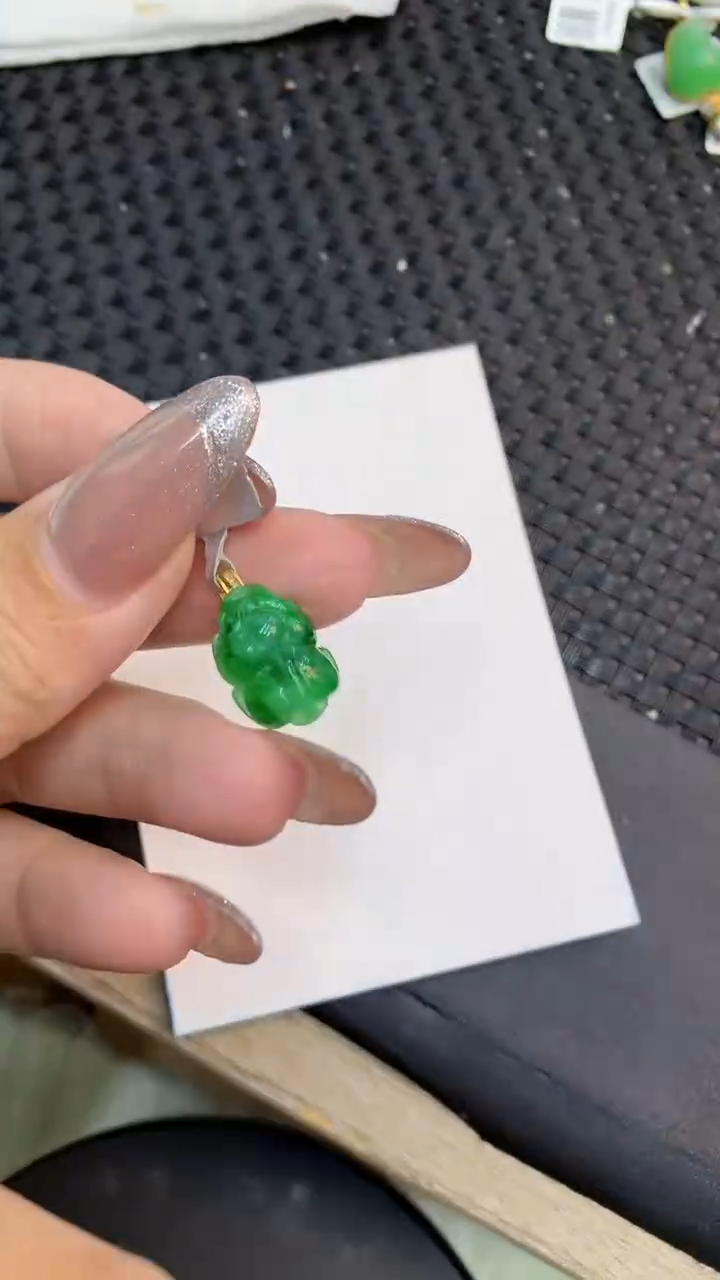 颈饰18K金镶嵌翡翠1