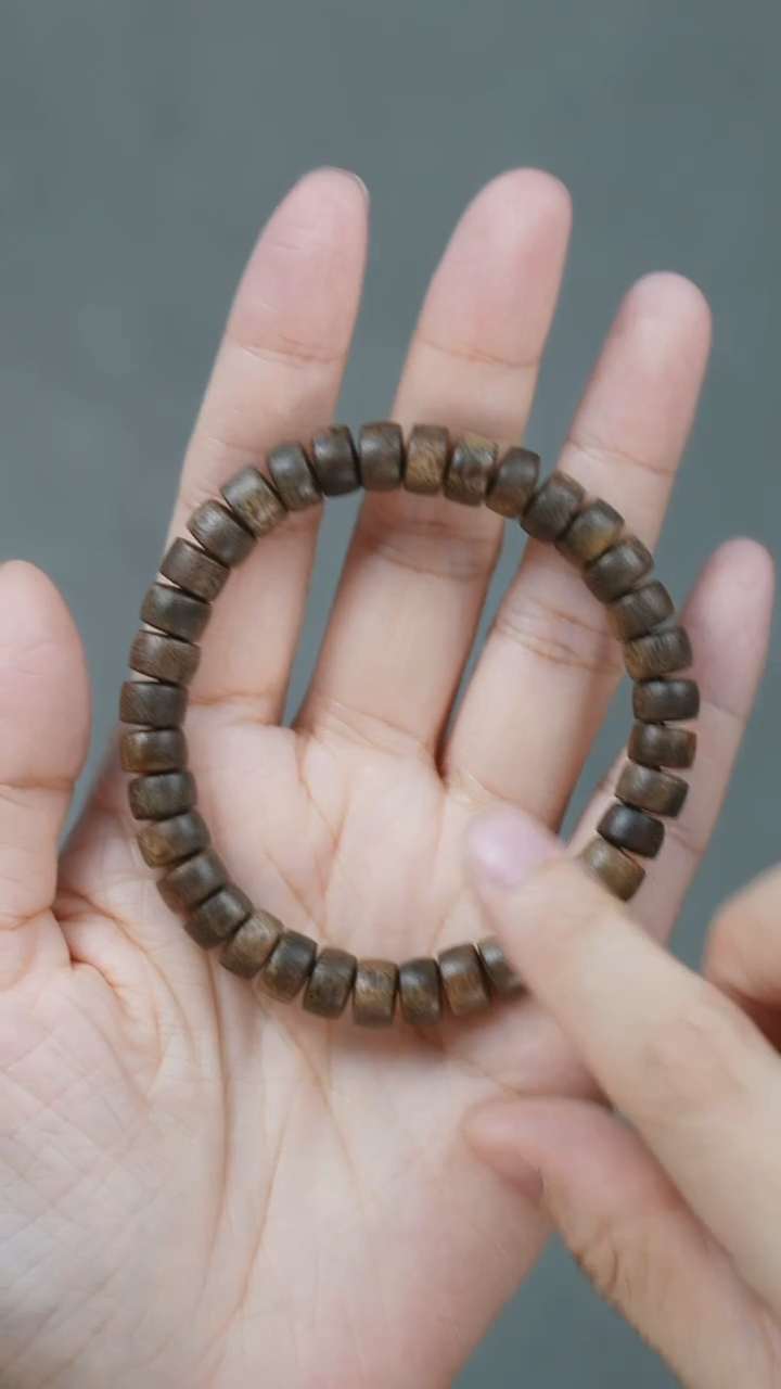 沉香手串C111海南莺歌绿奇楠 0.8 单圈 药片（多样性发货）