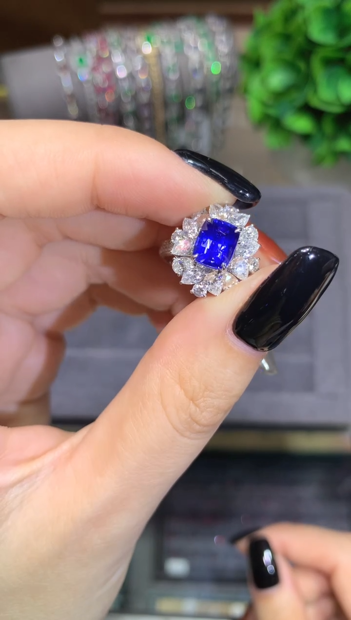 戒指蓝宝石18K金镶嵌2.04CT