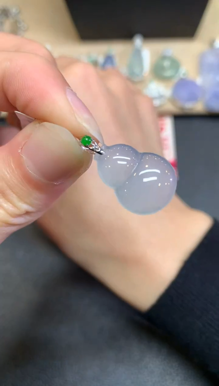 【闪购商品】翡翠颈饰18K金镶嵌葫芦【无服务费】