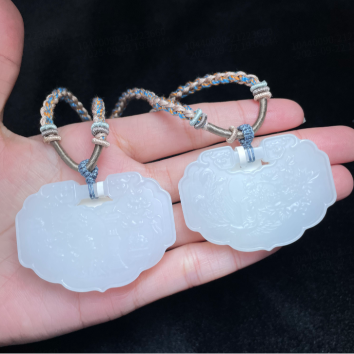 HD石惑珠宝%和田玉如意锁吊坠约50*37mm%多样性发一