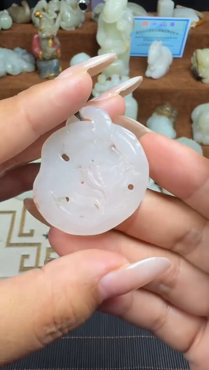 颈饰未镶嵌和田玉1