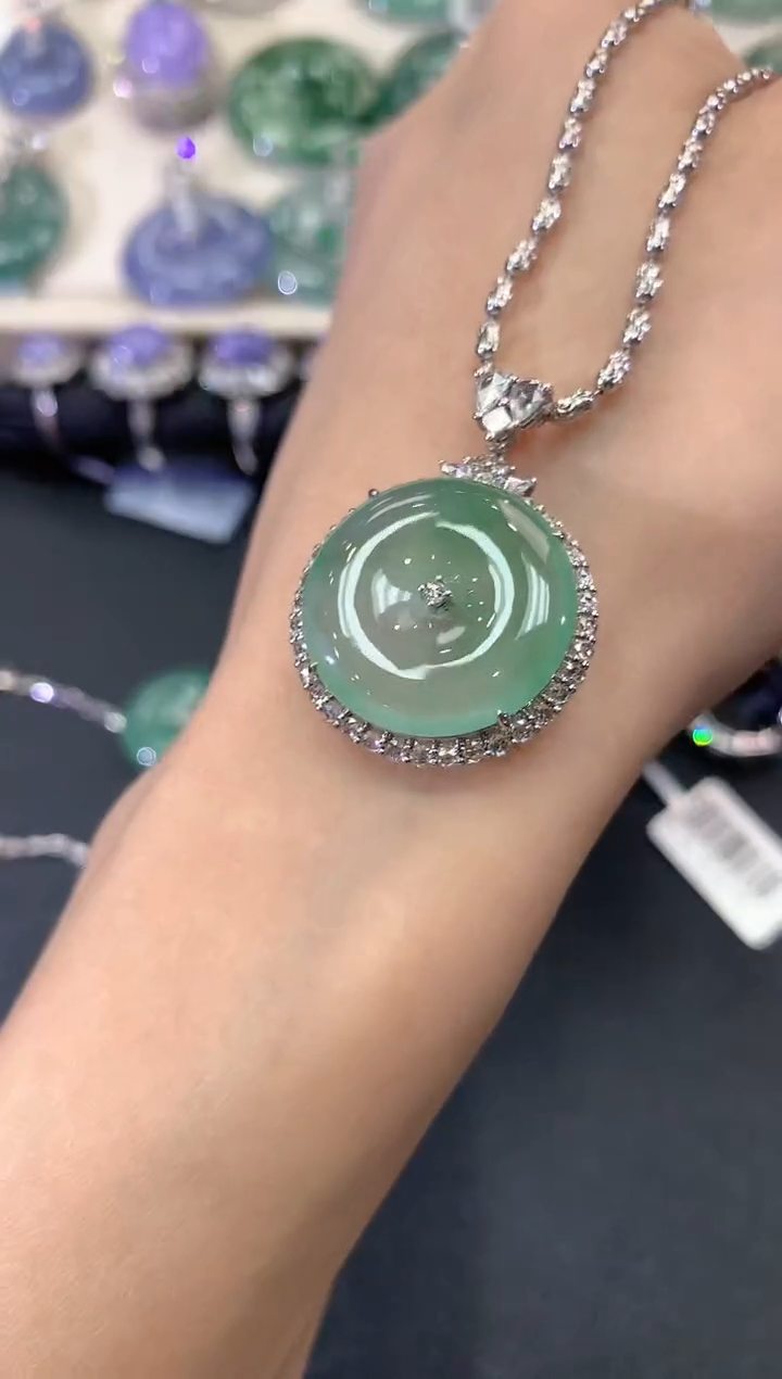 【闪购商品】翡翠吊坠(不含链)18K金镶嵌a999