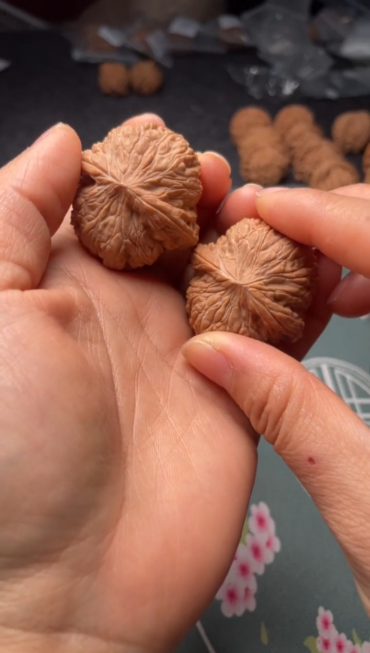 把件文玩核桃w334  绣球 39尺