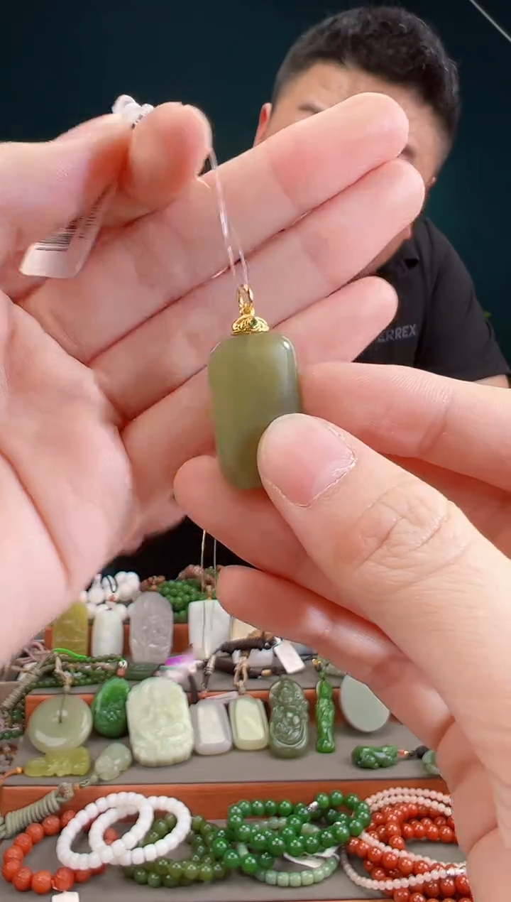 颈饰未镶嵌和田玉一物一证 拍一单发一个