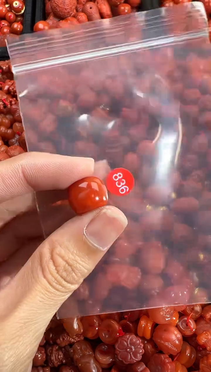 南红玛瑙未镶嵌颈饰1