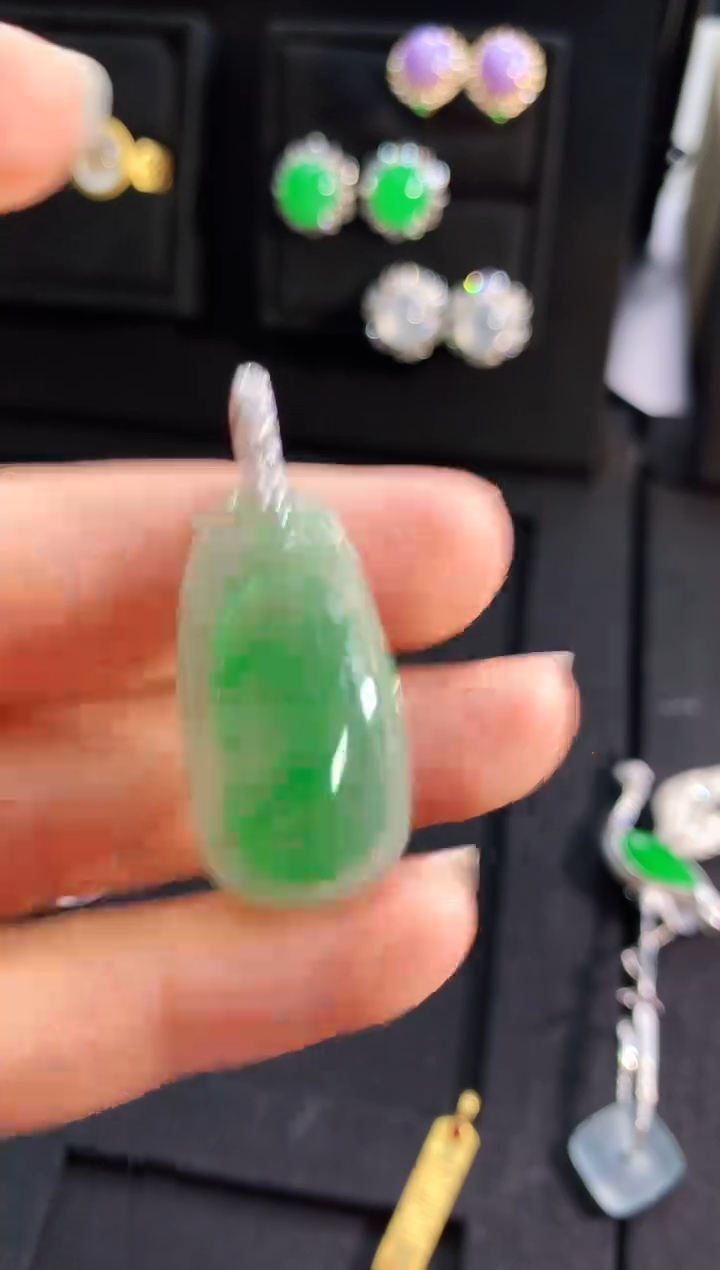 【闪购商品】翡翠吊坠(不含链)18K金镶嵌吊坠