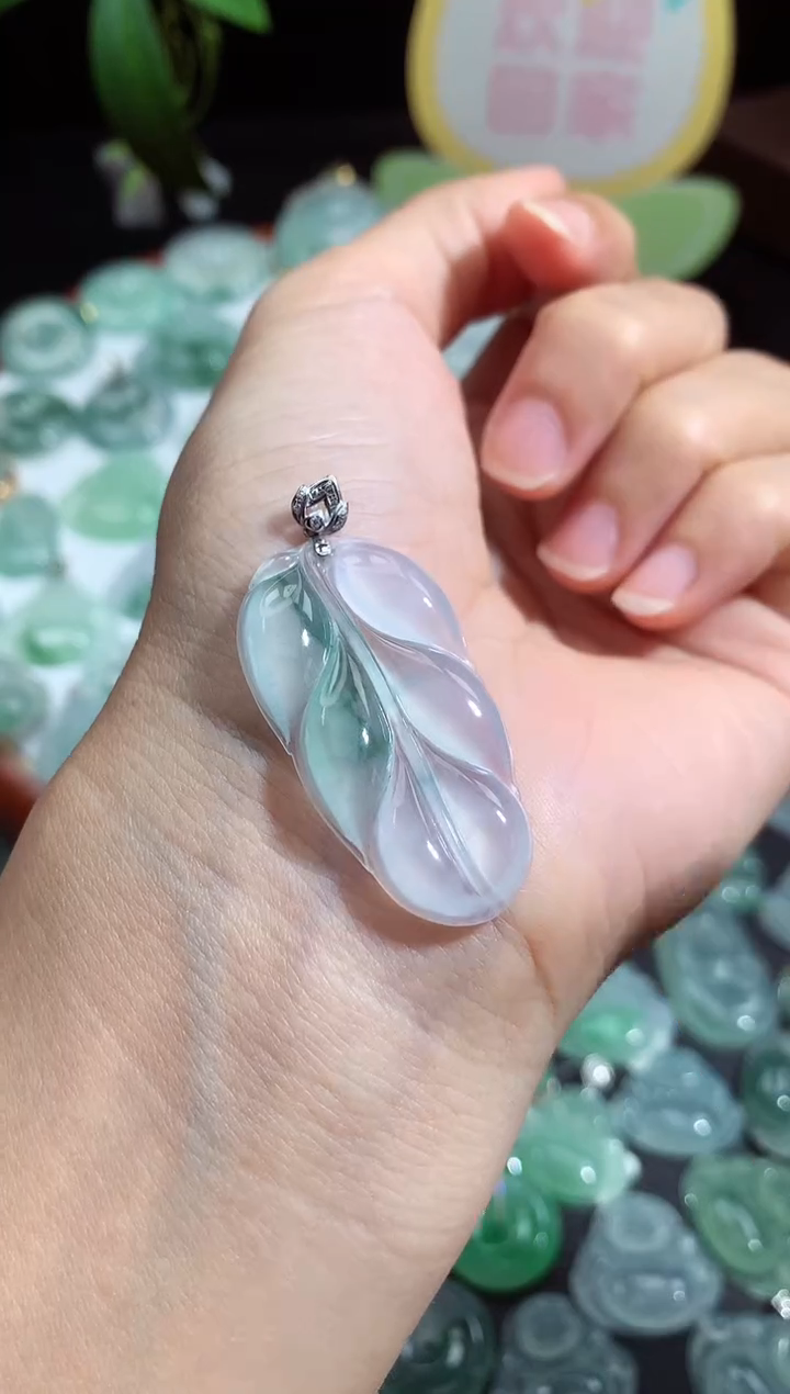 颈饰未镶嵌翡翠叶子