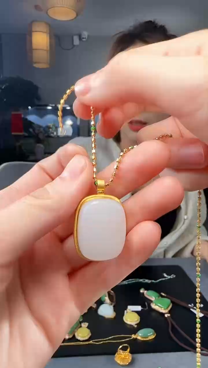 【闪购商品】和田玉吊坠(不含链)18K金镶嵌1