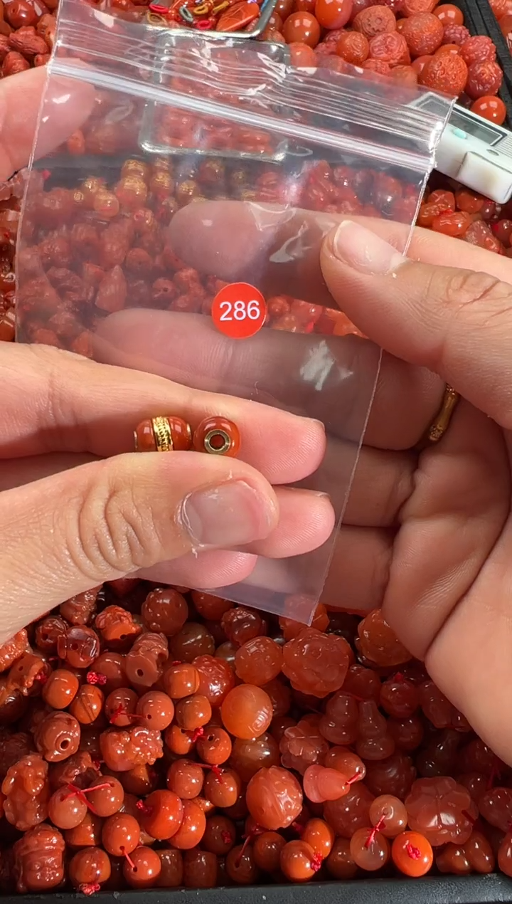 【闪购商品】南红玛瑙颈饰未镶嵌1