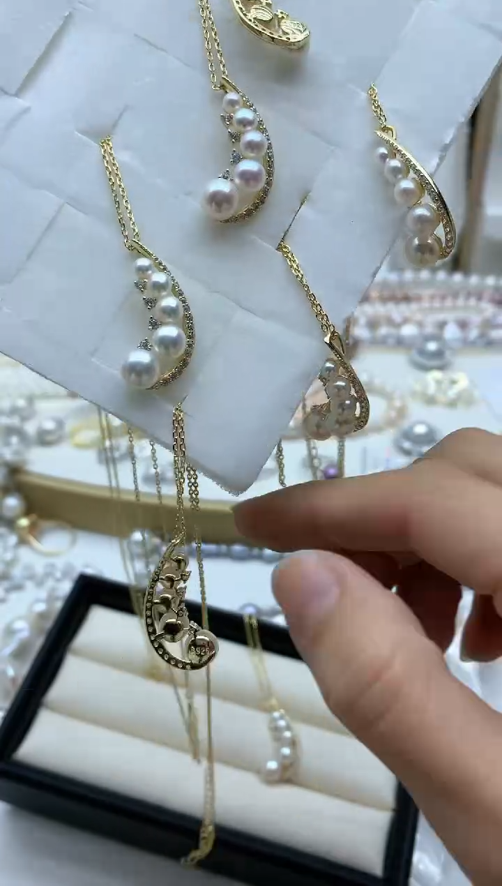 【闪购商品】淡水珍珠颈饰银S925镀金镶嵌发其一