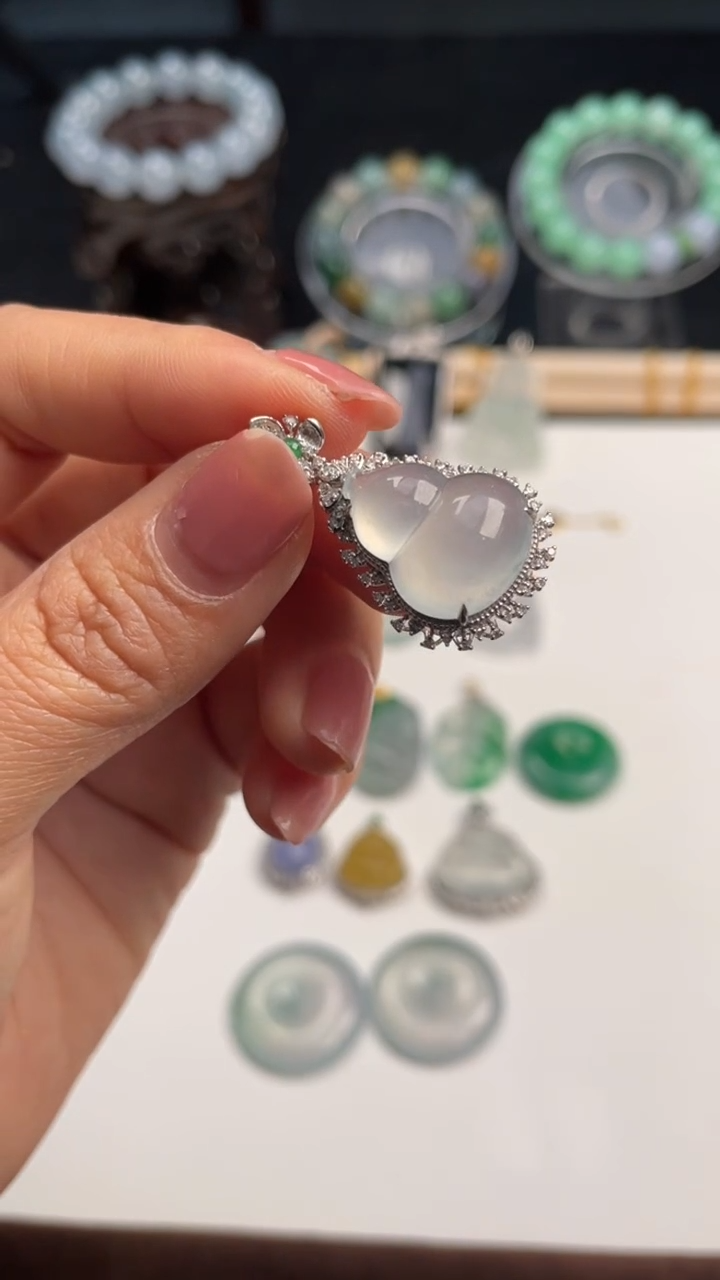 【闪购商品】翡翠吊坠(不含链)18K金镶嵌天然缅甸A货翡翠吊坠