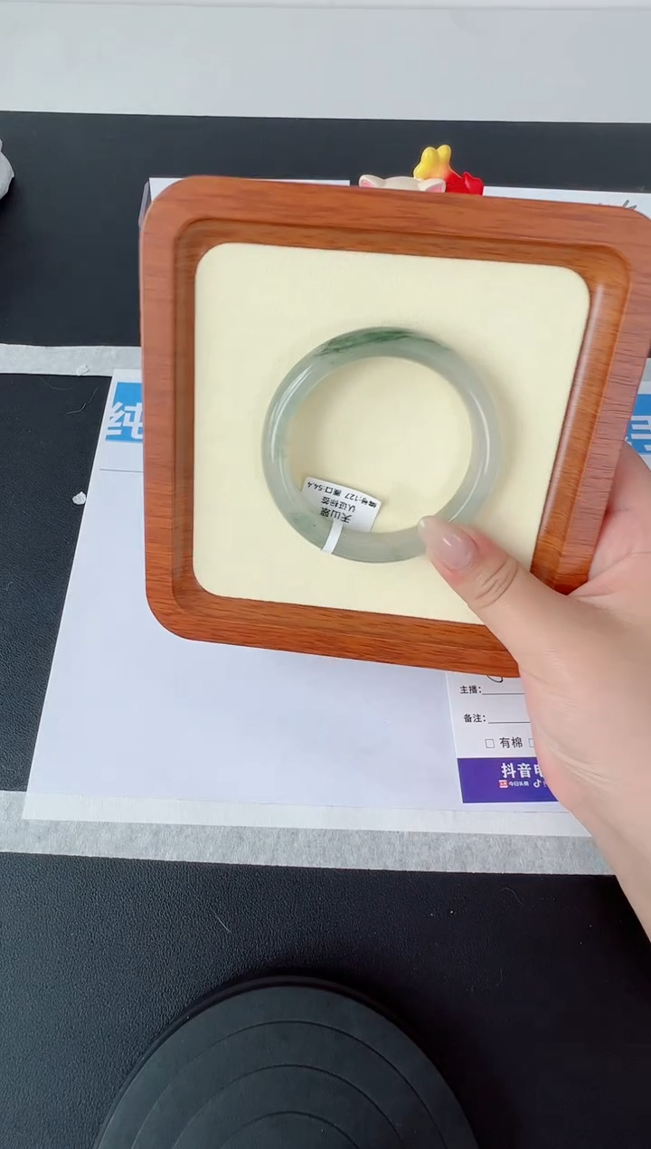 【闪购商品】石英质玉手镯未镶嵌编号：92--54.6圈 天山翠