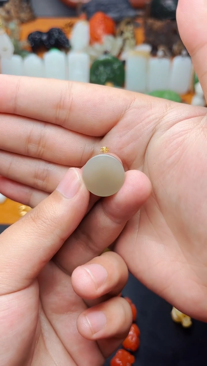 【闪购商品】和田玉颈饰18K金镶嵌圆牌01