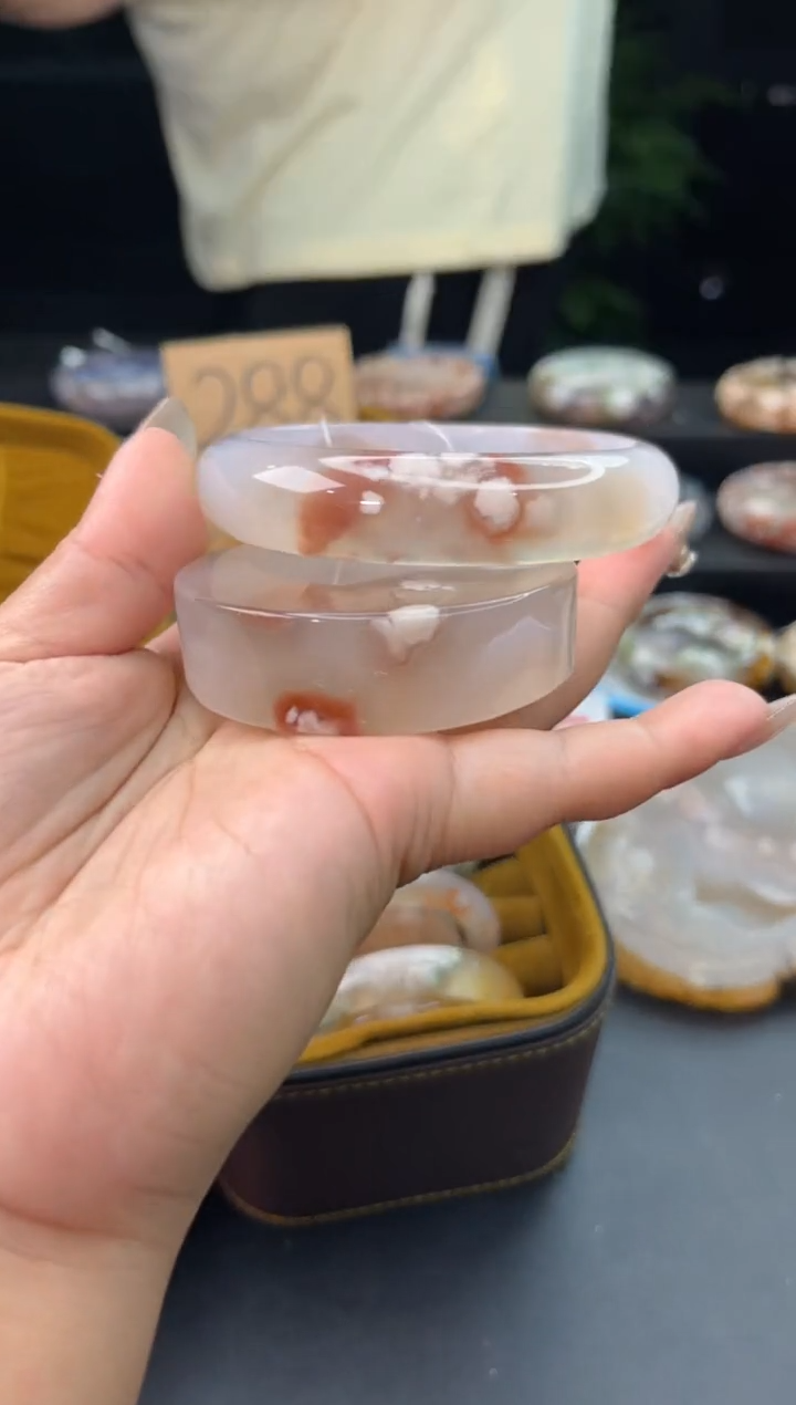 【闪购商品】石英质玉手镯未镶嵌赠送镯心（圈口63