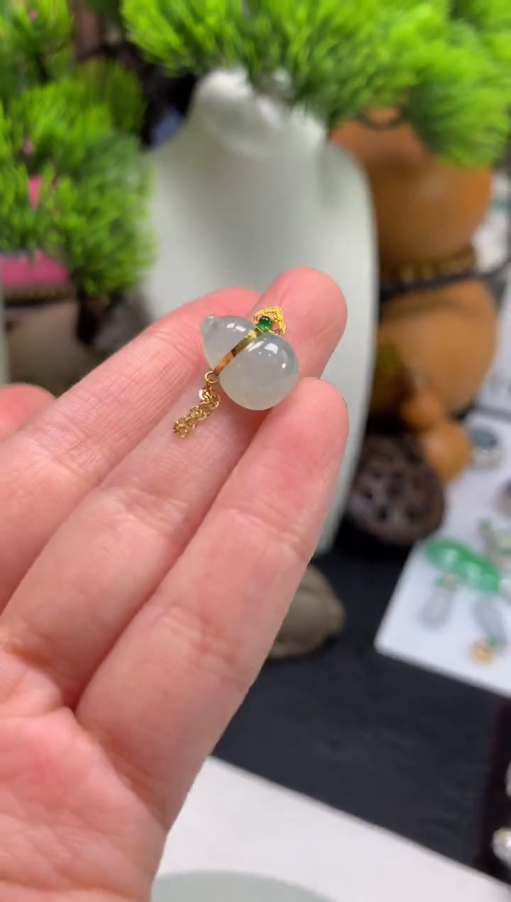 颈饰18K金镶嵌翡翠动***…---124455