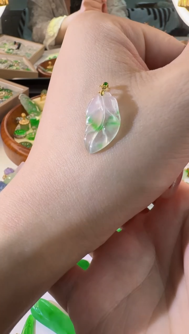 【闪购商品】翡翠18K金镶嵌颈饰缅甸翡翠A货吊坠