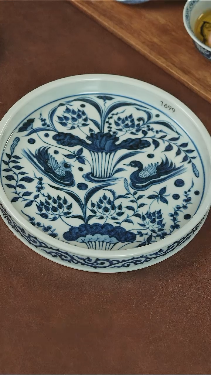 元青花鸳鸯莲池纹壶承