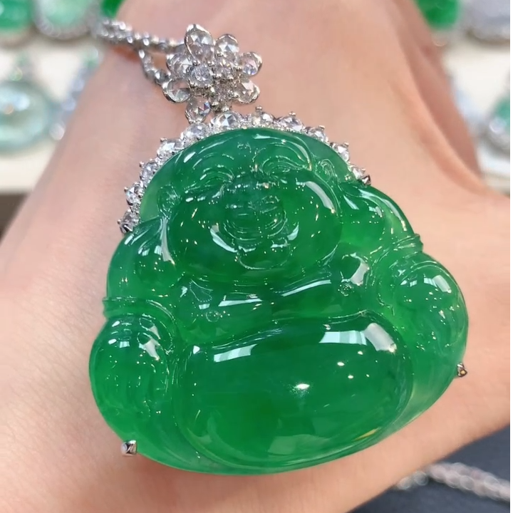 翡翠吊坠(不含链)18K金镶嵌n61  尾款18000