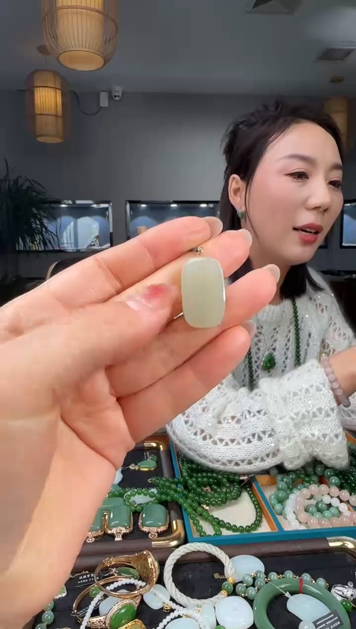 吊坠(不含链)18K金镶嵌和田玉1