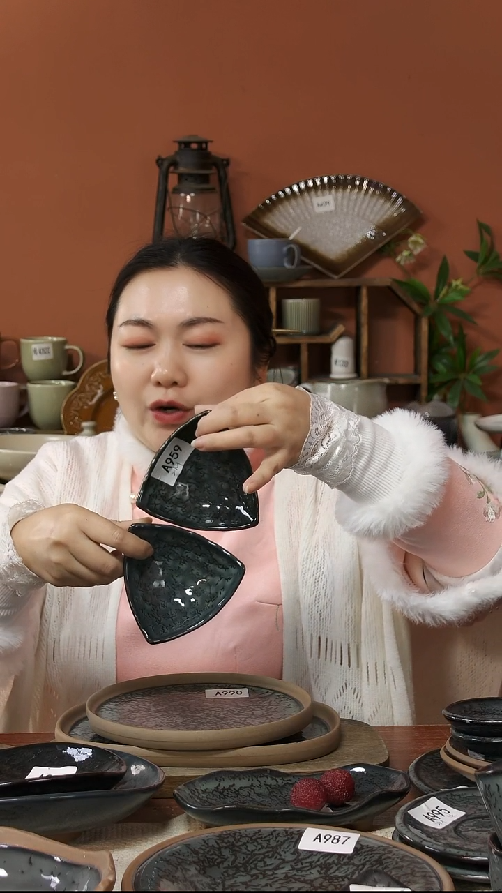 陶瓷A959 两只三角窑变黑三足小碟微瑕